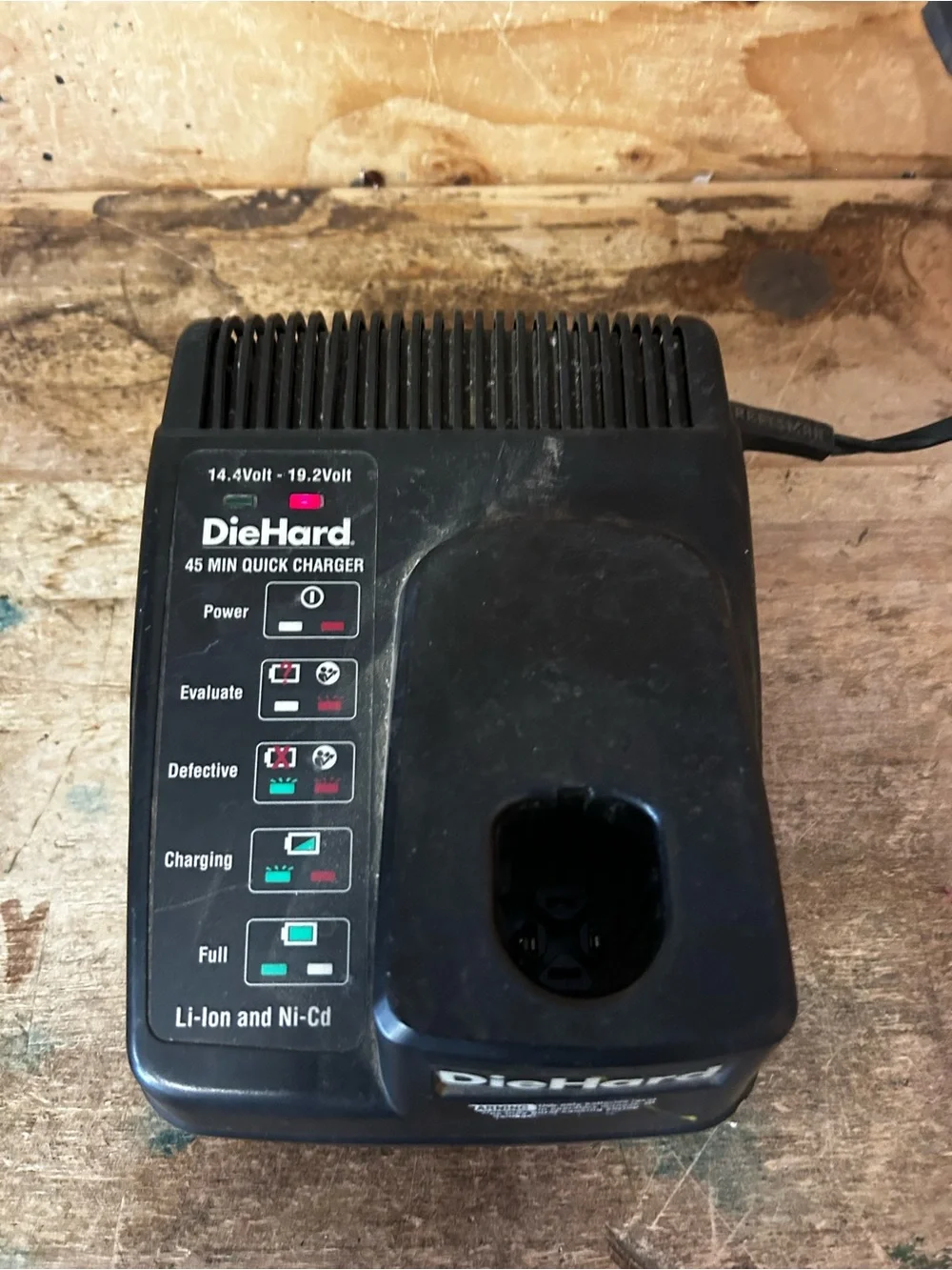 Diehard Black 45-Min Quick Charger for 14.4V–19.2V Li-Ion & Ni-Cd Batteries